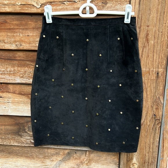 MAXIMA vintage suede fully lined studded mini skirt - Picture 4 of 9